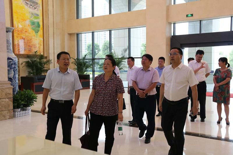 湖南省人大社會委、省總工會來公司調研