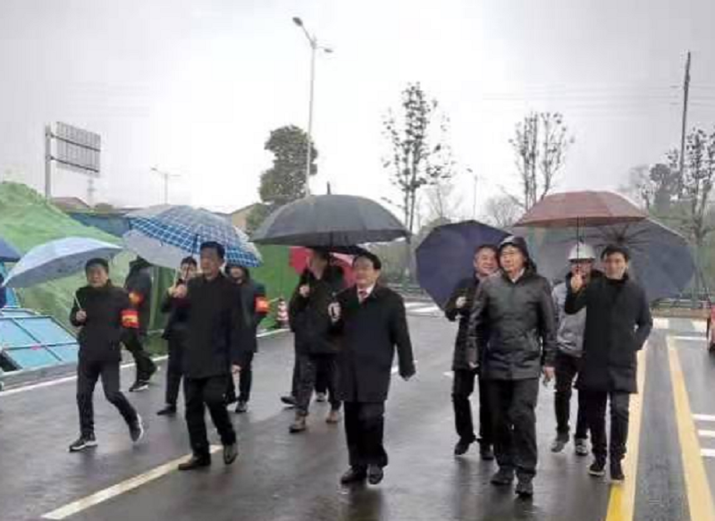 游志堅(jiān)到青年東路東延段通車現(xiàn)場(chǎng)督導(dǎo)調(diào)研