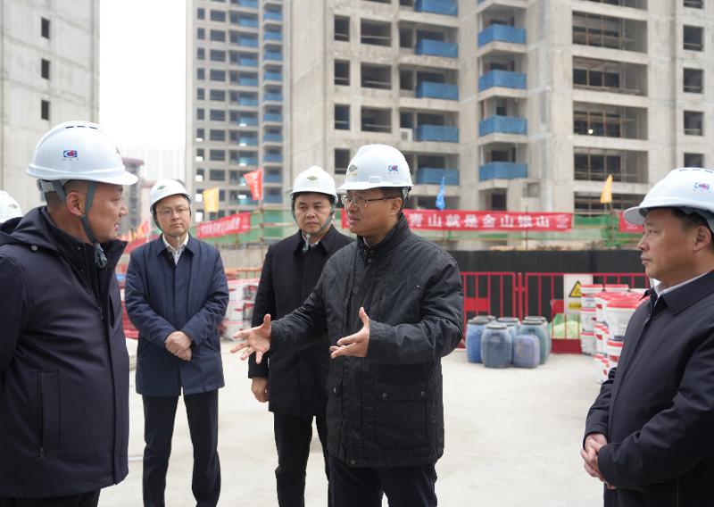 2024年12月26日，湖南省委常委、岳陽(yáng)市委書(shū)記謝衛(wèi)江到四化建南區(qū)改造項(xiàng)目九禧府樓盤(pán)調(diào)研